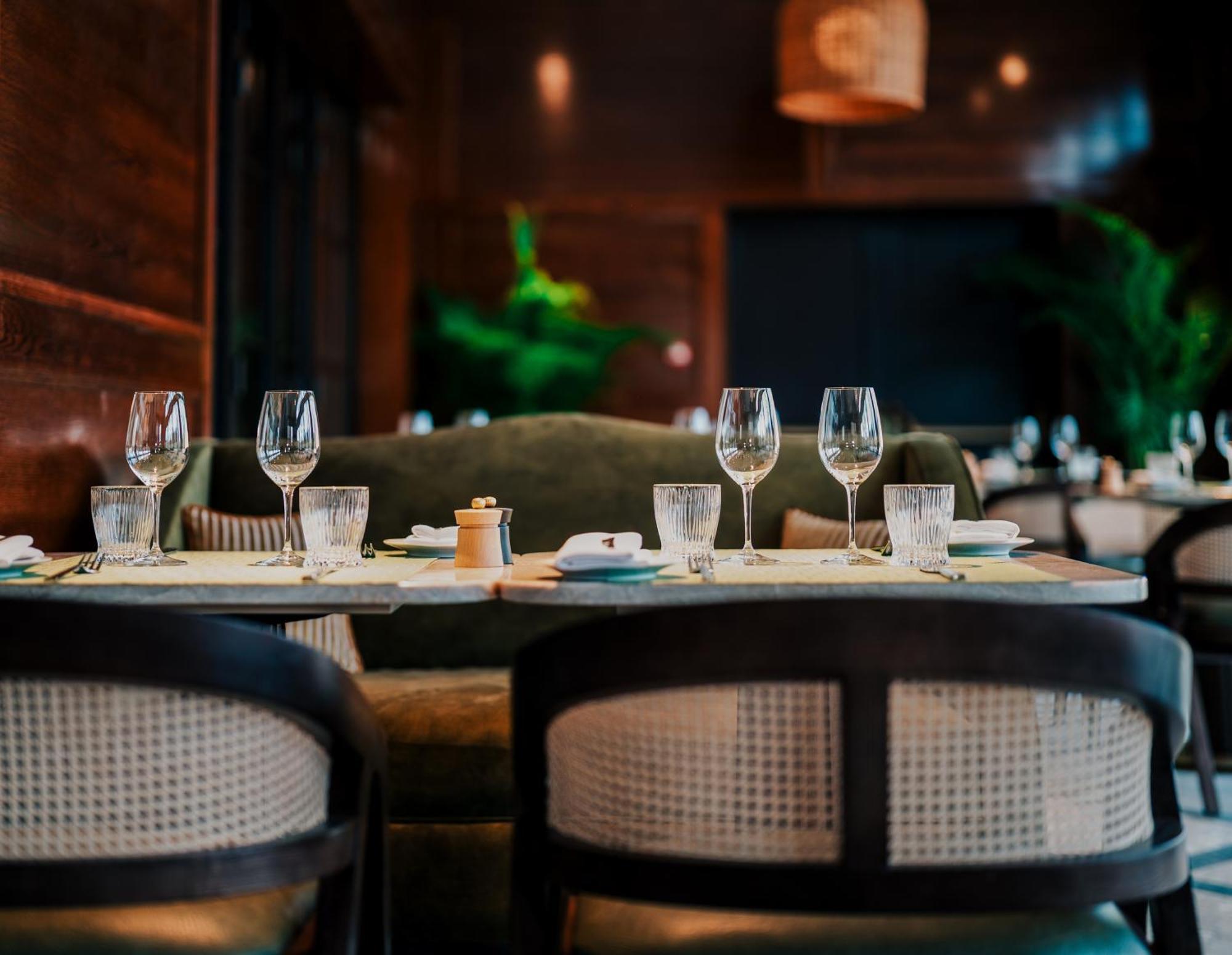 Crossbasket Castle Hotel & Restaurant High Blantyre エクステリア 写真