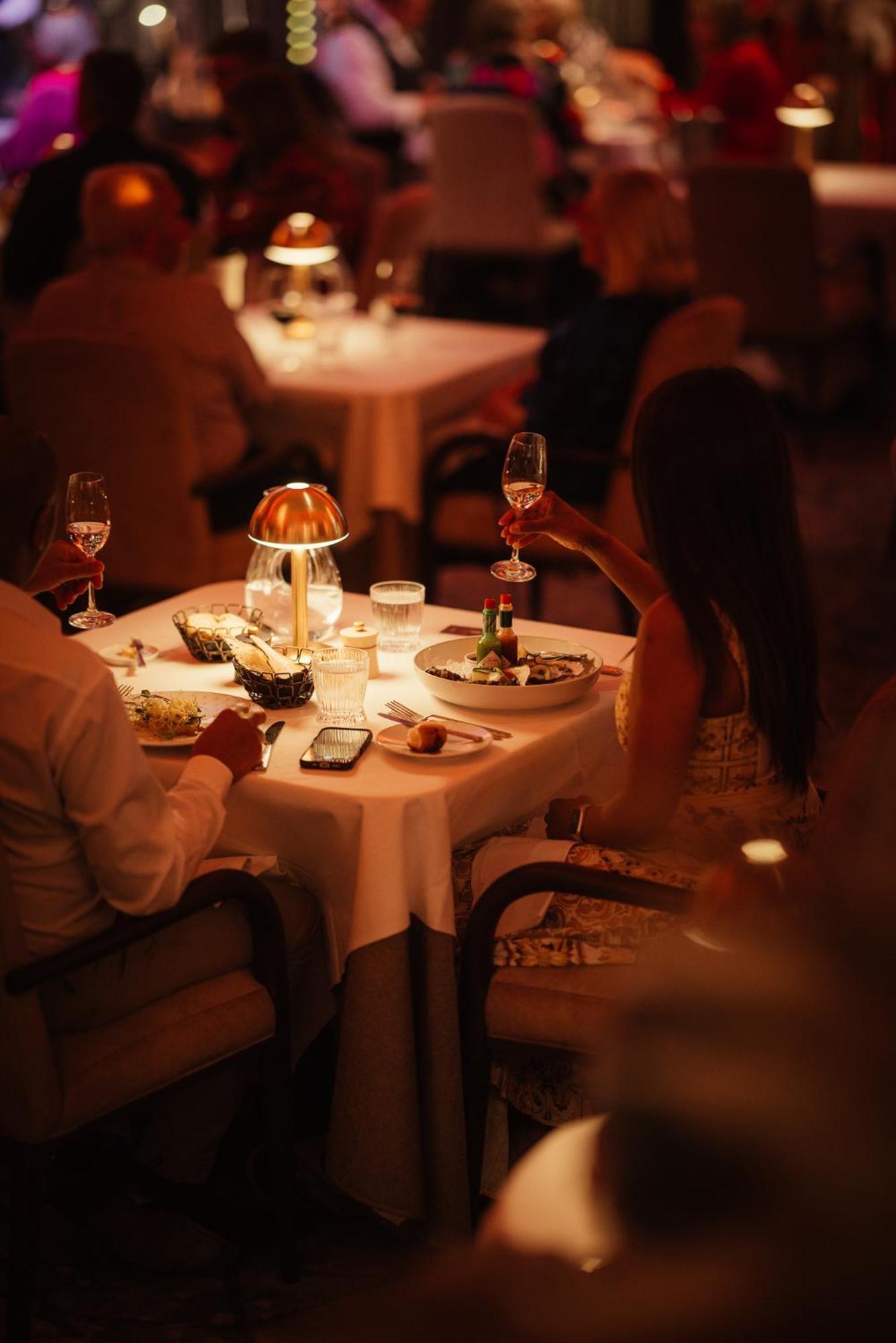 Crossbasket Castle Hotel & Restaurant High Blantyre エクステリア 写真