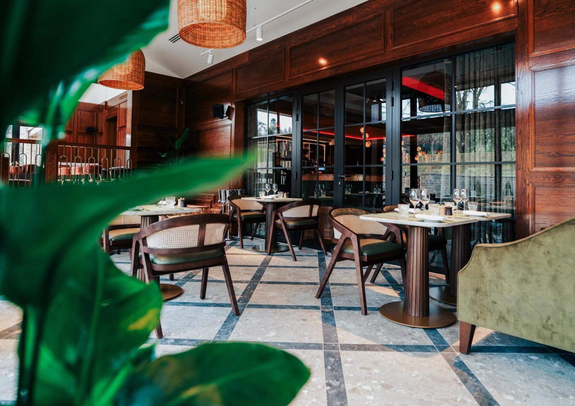 Crossbasket Castle Hotel & Restaurant High Blantyre エクステリア 写真