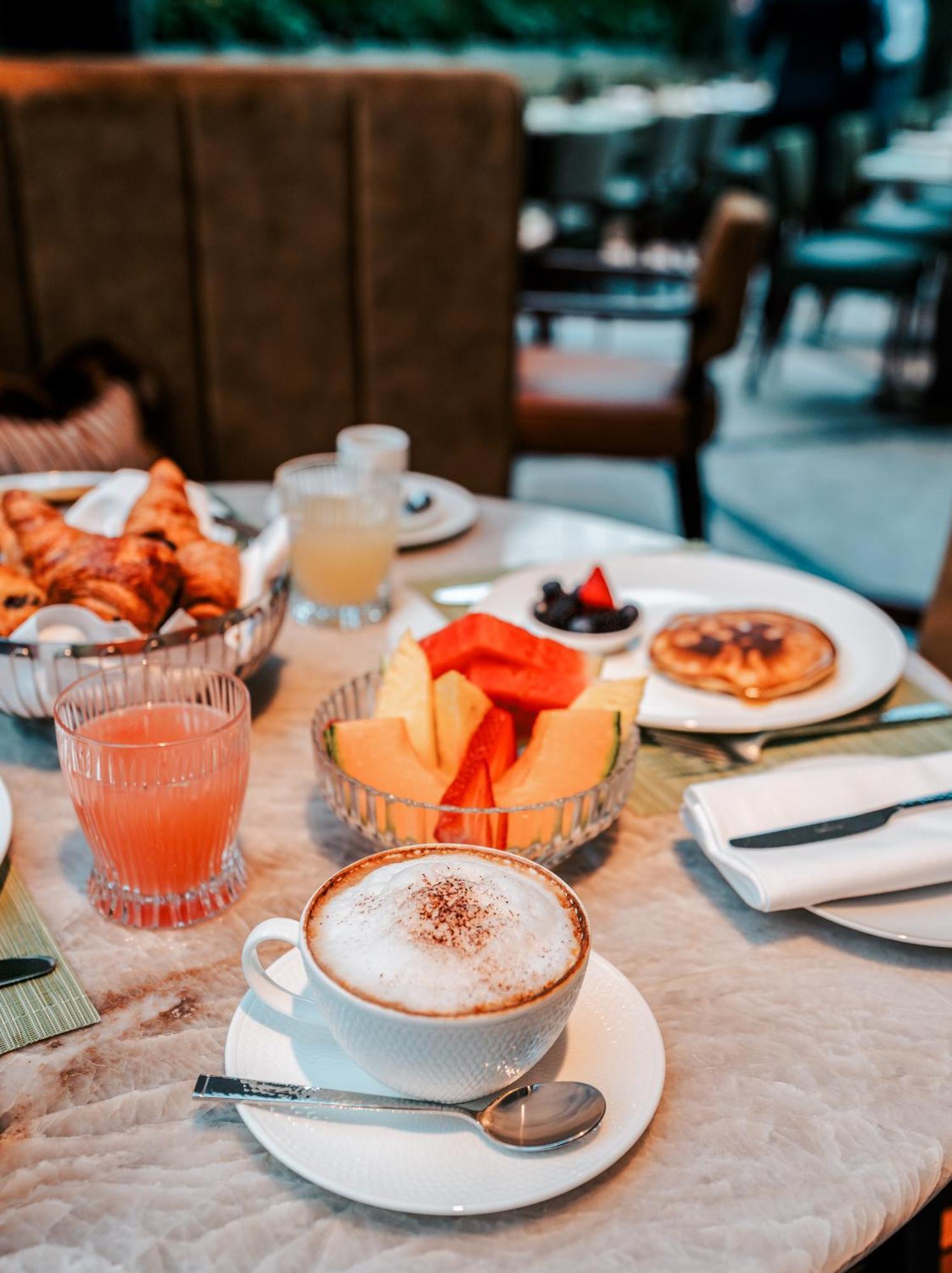 Crossbasket Castle Hotel & Restaurant High Blantyre エクステリア 写真