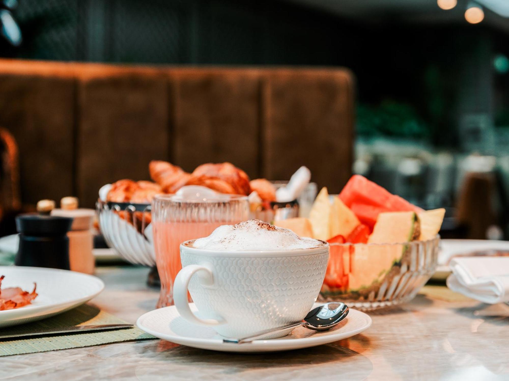Crossbasket Castle Hotel & Restaurant High Blantyre エクステリア 写真
