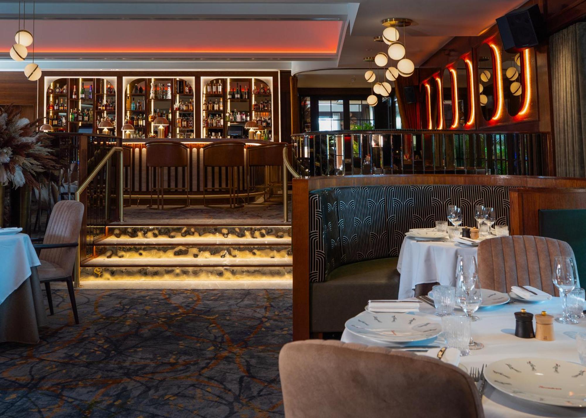 Crossbasket Castle Hotel & Restaurant High Blantyre エクステリア 写真