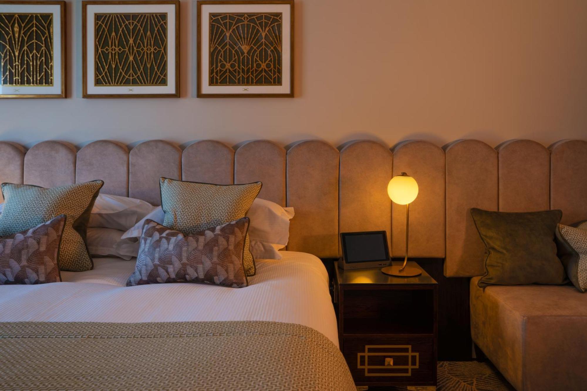 Crossbasket Castle Hotel & Restaurant High Blantyre エクステリア 写真