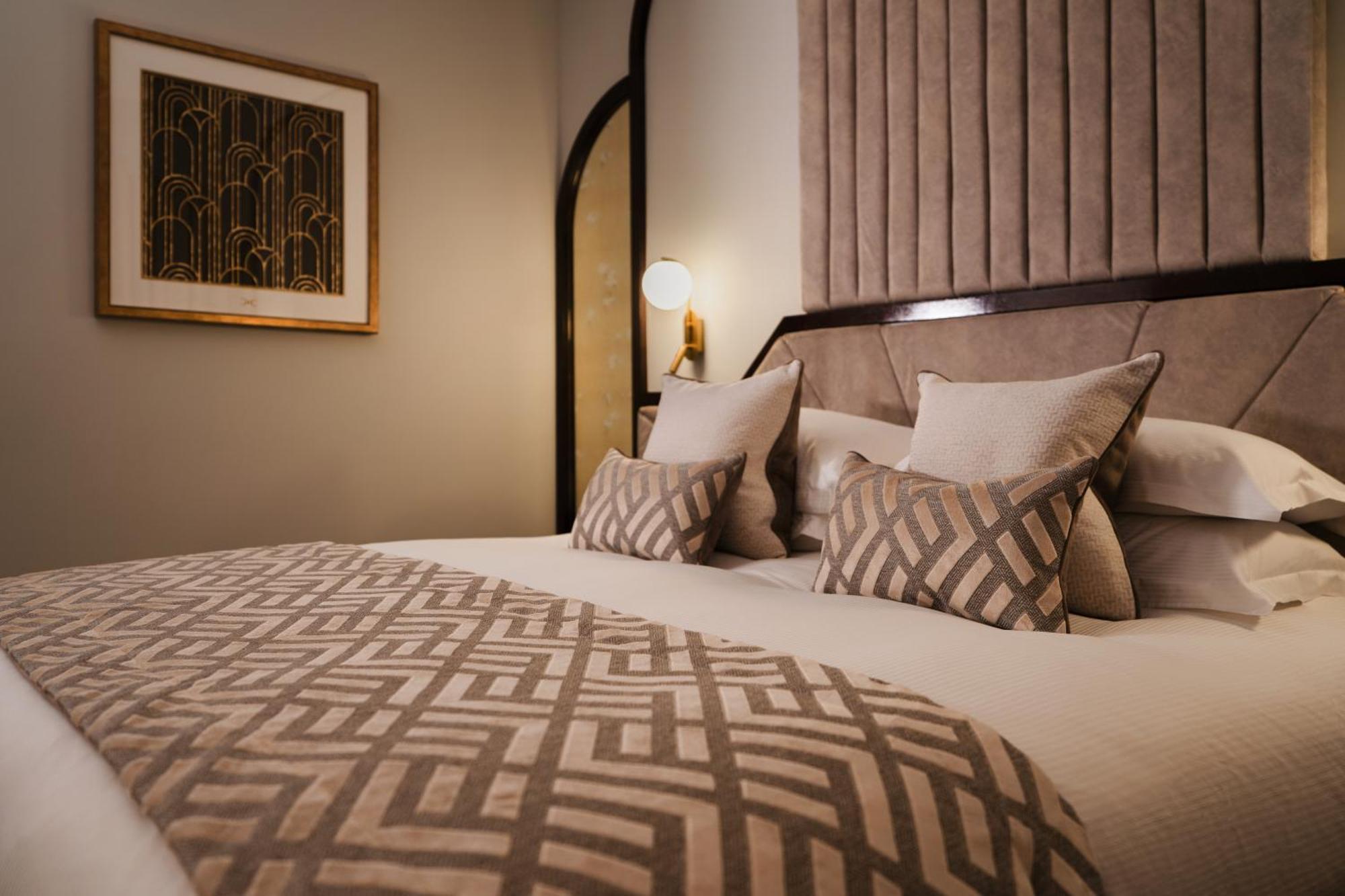 Crossbasket Castle Hotel & Restaurant High Blantyre エクステリア 写真