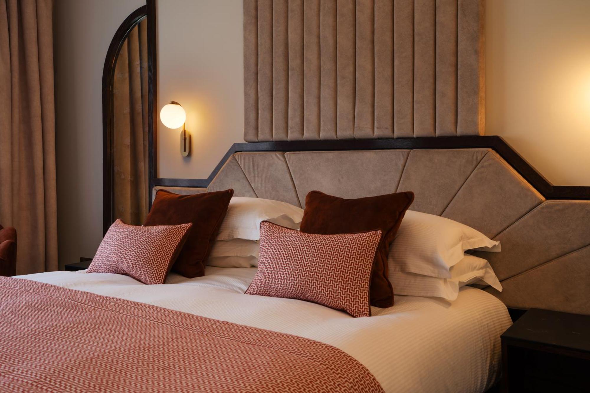 Crossbasket Castle Hotel & Restaurant High Blantyre エクステリア 写真