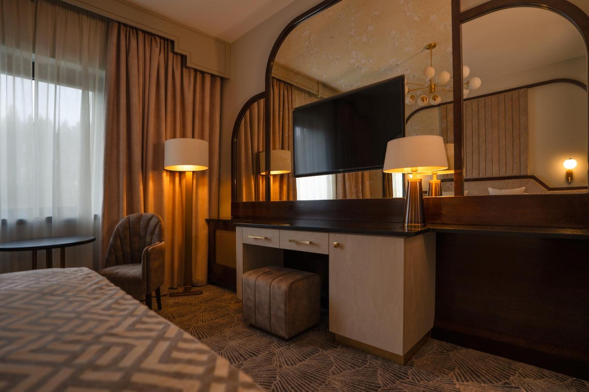 Crossbasket Castle Hotel & Restaurant High Blantyre エクステリア 写真