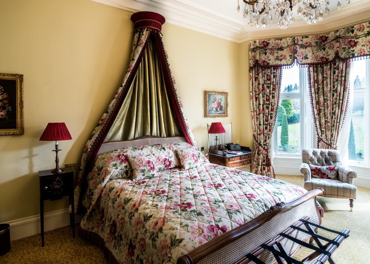 Crossbasket Castle Hotel & Restaurant High Blantyre エクステリア 写真
