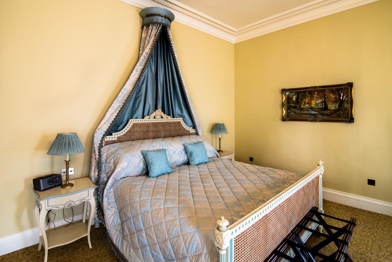 Crossbasket Castle Hotel & Restaurant High Blantyre エクステリア 写真