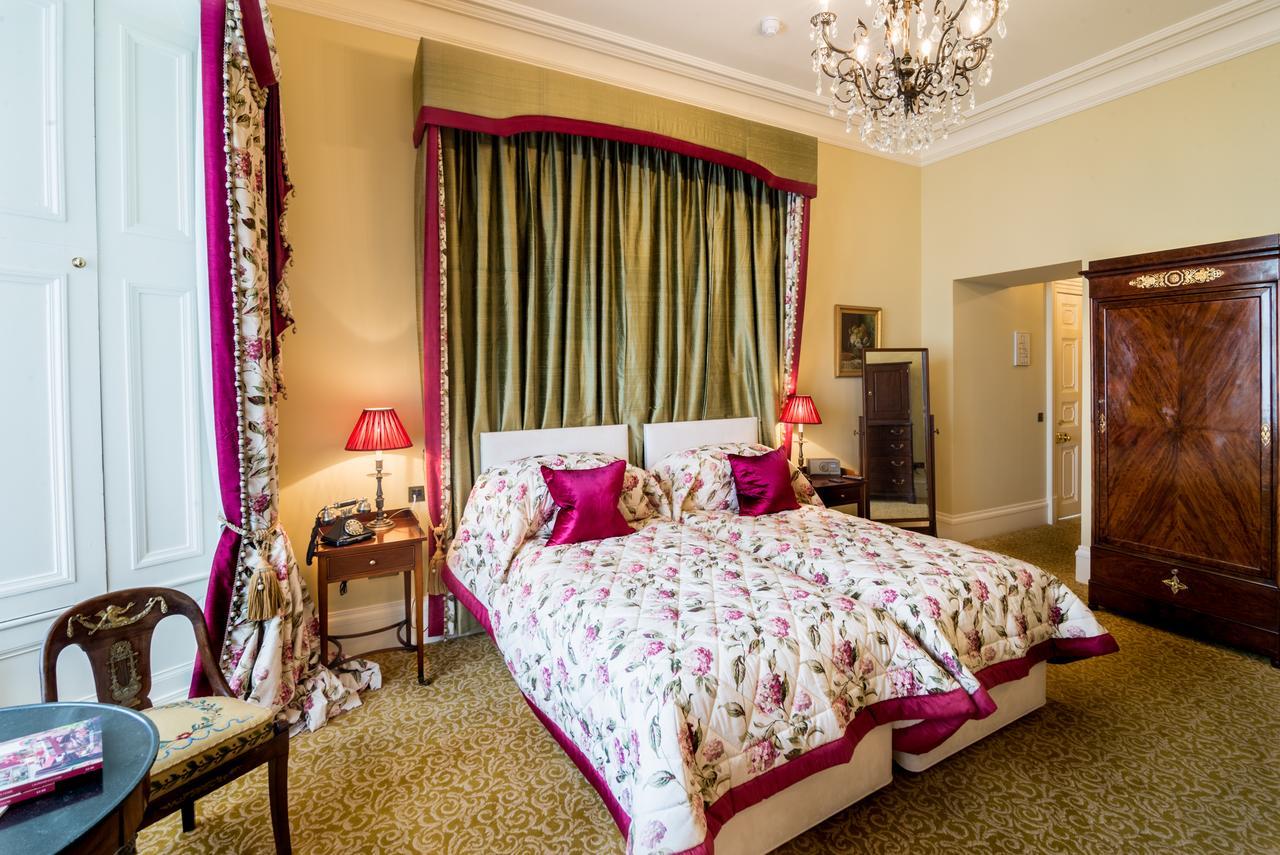 Crossbasket Castle Hotel & Restaurant High Blantyre エクステリア 写真