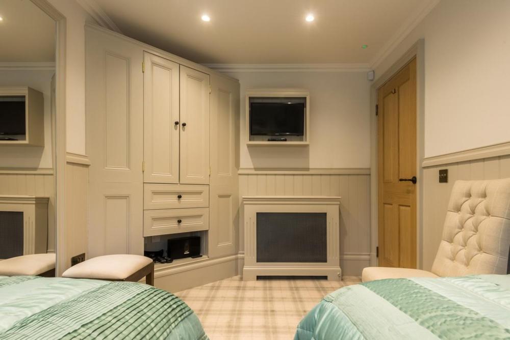 Crossbasket Castle Hotel & Restaurant High Blantyre エクステリア 写真